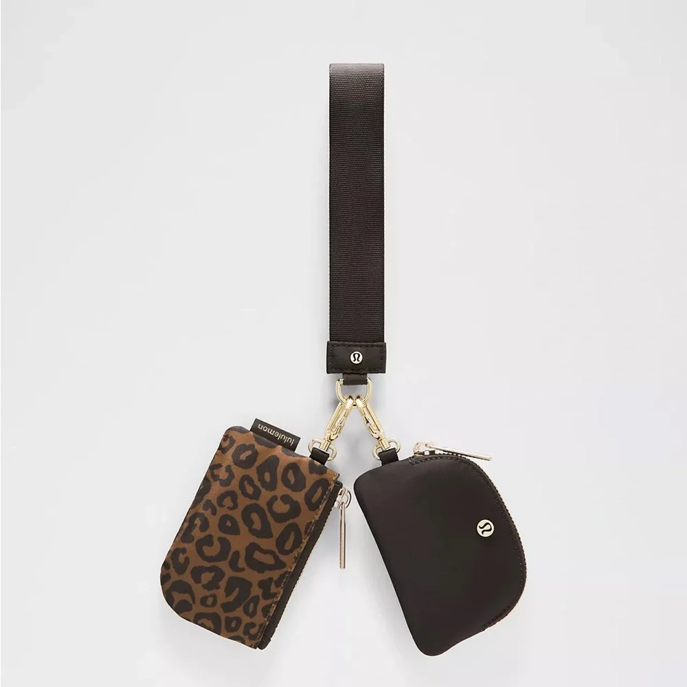Lululemon Dual Pouch Wristlet Leopardo Shift Midi Desert Khaki Multi Night Brown